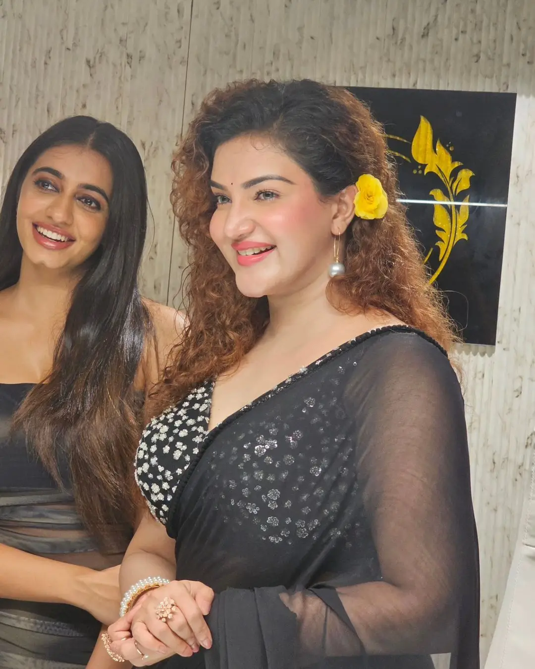 MALAYALAM ACTRESS HONEY ROSE IN BLACK SAREE SLEEVELESS BLOUSE 7